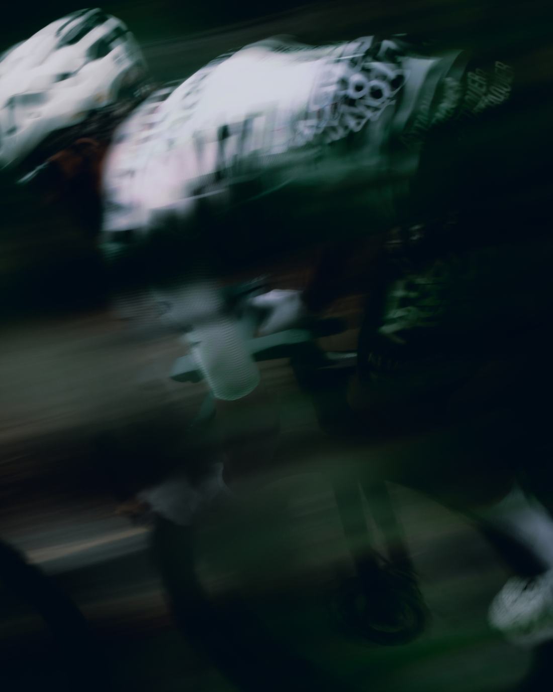 NSTRMO riders in the bunch, motion blur